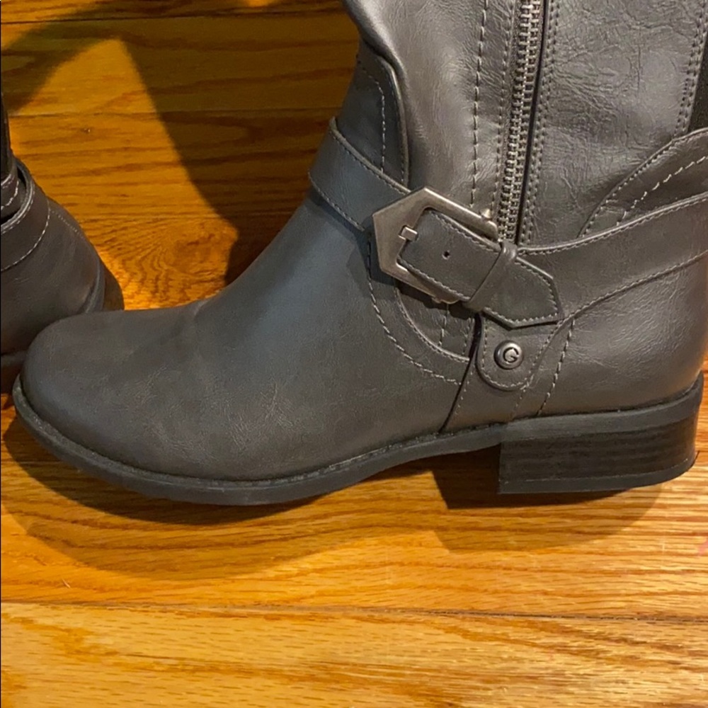 gray boots - Picture 5 of 6